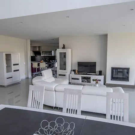 Villa Luxury In *